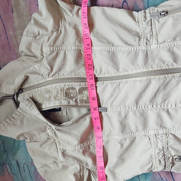 Bench zippered lightweight jacket.  Size small. Two zippered pockets. - Picture 7 of 8